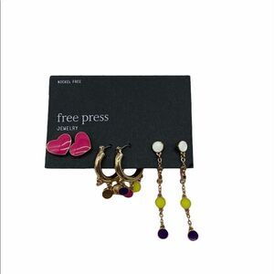 Free press Set of earrings